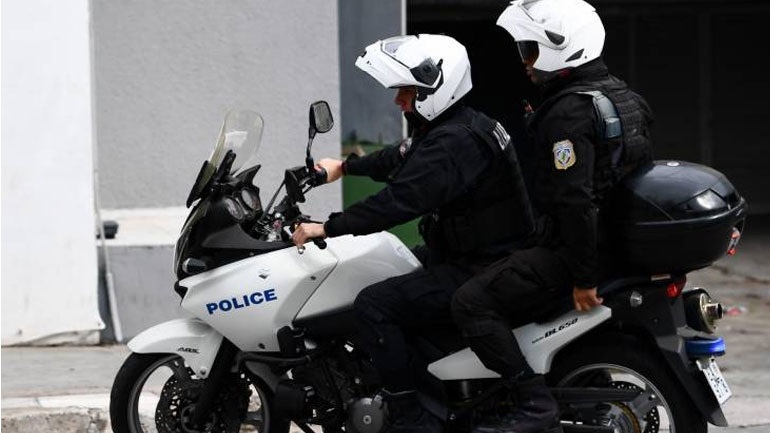 Θεσσαλονίκη: Άνδρας παρίστανε τον υπάλληλο του ΕΟΔΥ και οδηγούσε αυτοκίνητο με φάρο