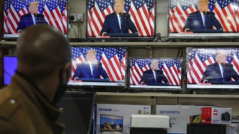 ΗΠΑ: Μεγάλα τηλεοπτικά δίκτυα διέκοψαν την απευθείας μετάδοση των δηλώσεων Τραμπ