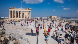 Σε 2,3 εκατομμύρια οι αφίξεις τουριστών στην Ελλάδα