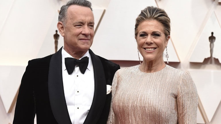 Ο Tom Hanks και η Rita Wilson επέστρεψαν στο σπίτι τους στο Los Angeles